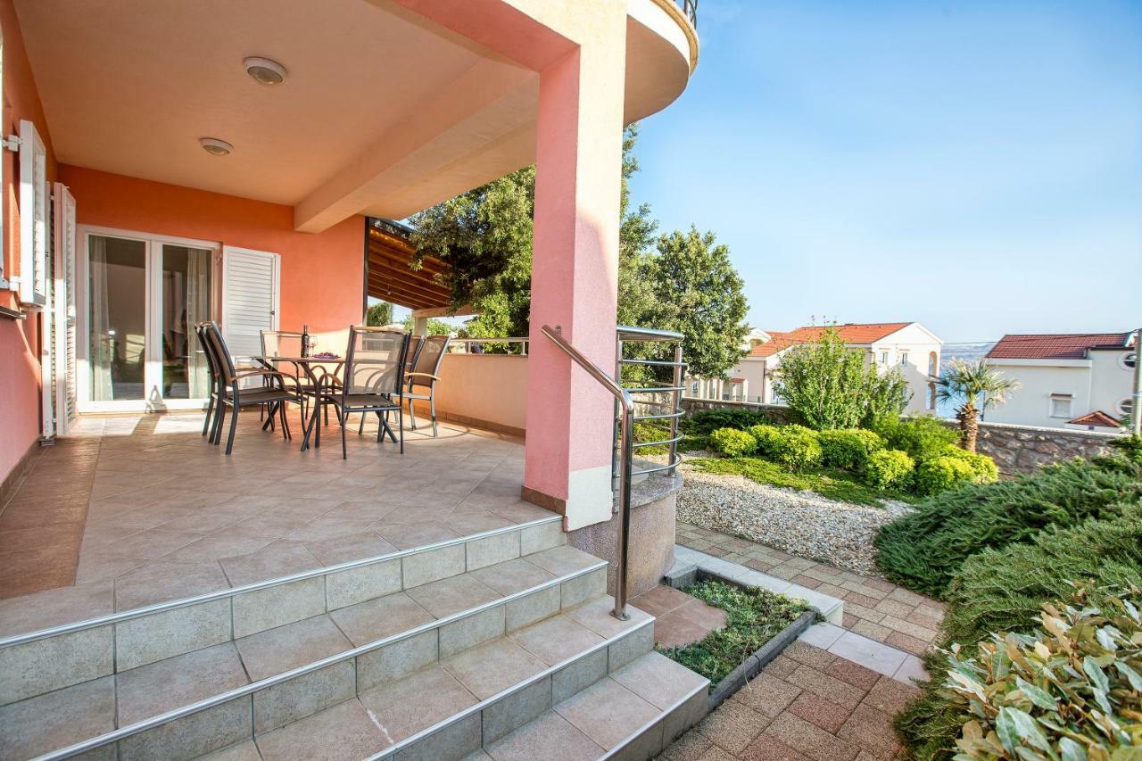 Apartments Villa Dina Karlobag Exterior photo