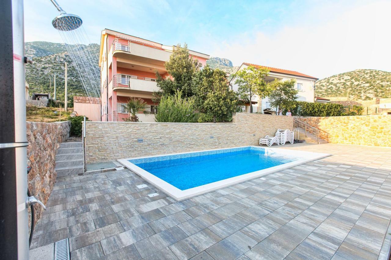 Apartments Villa Dina Karlobag Exterior photo