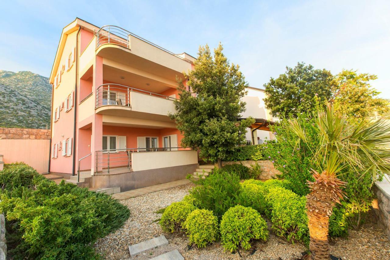 Apartments Villa Dina Karlobag Exterior photo