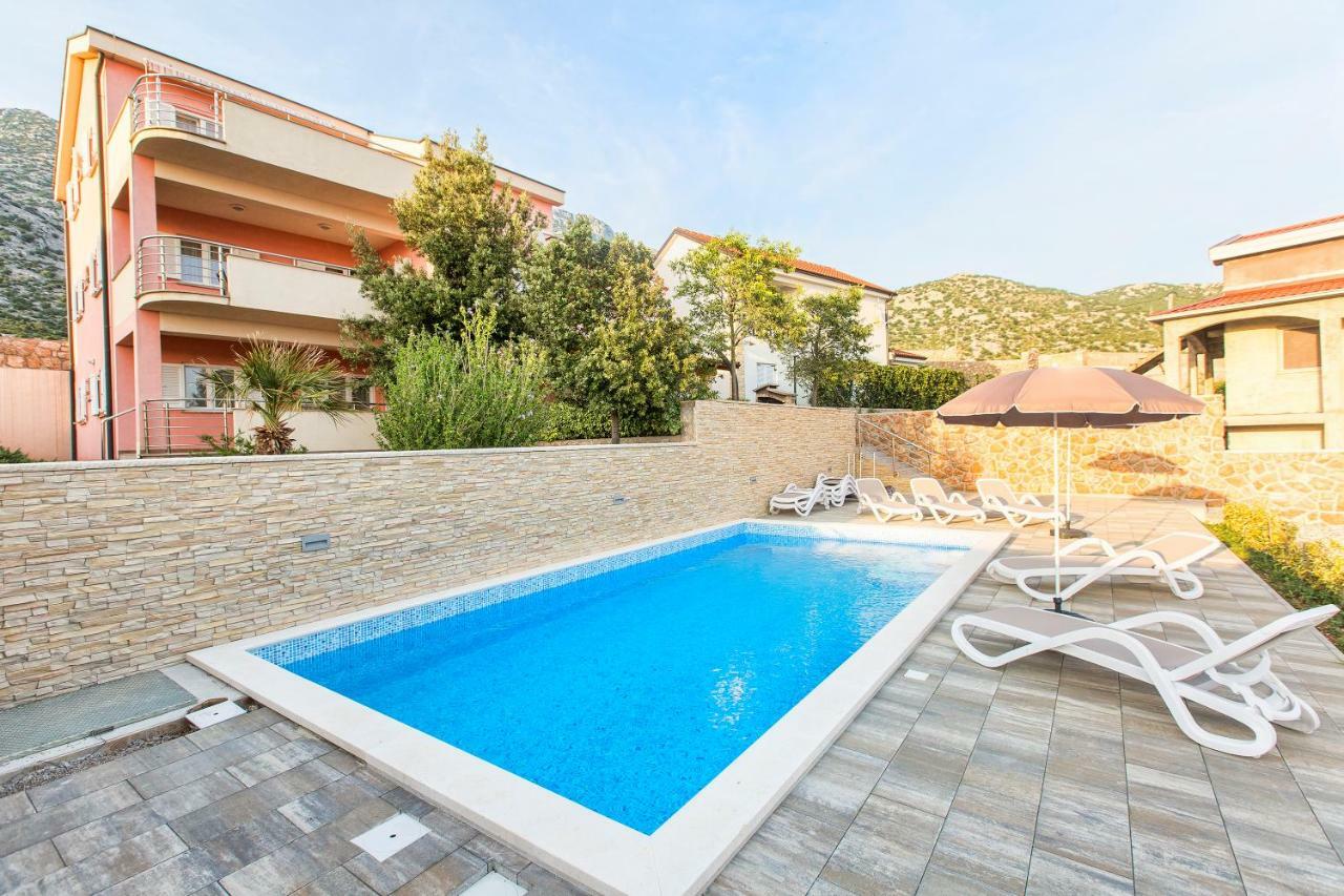 Apartments Villa Dina Karlobag Exterior photo
