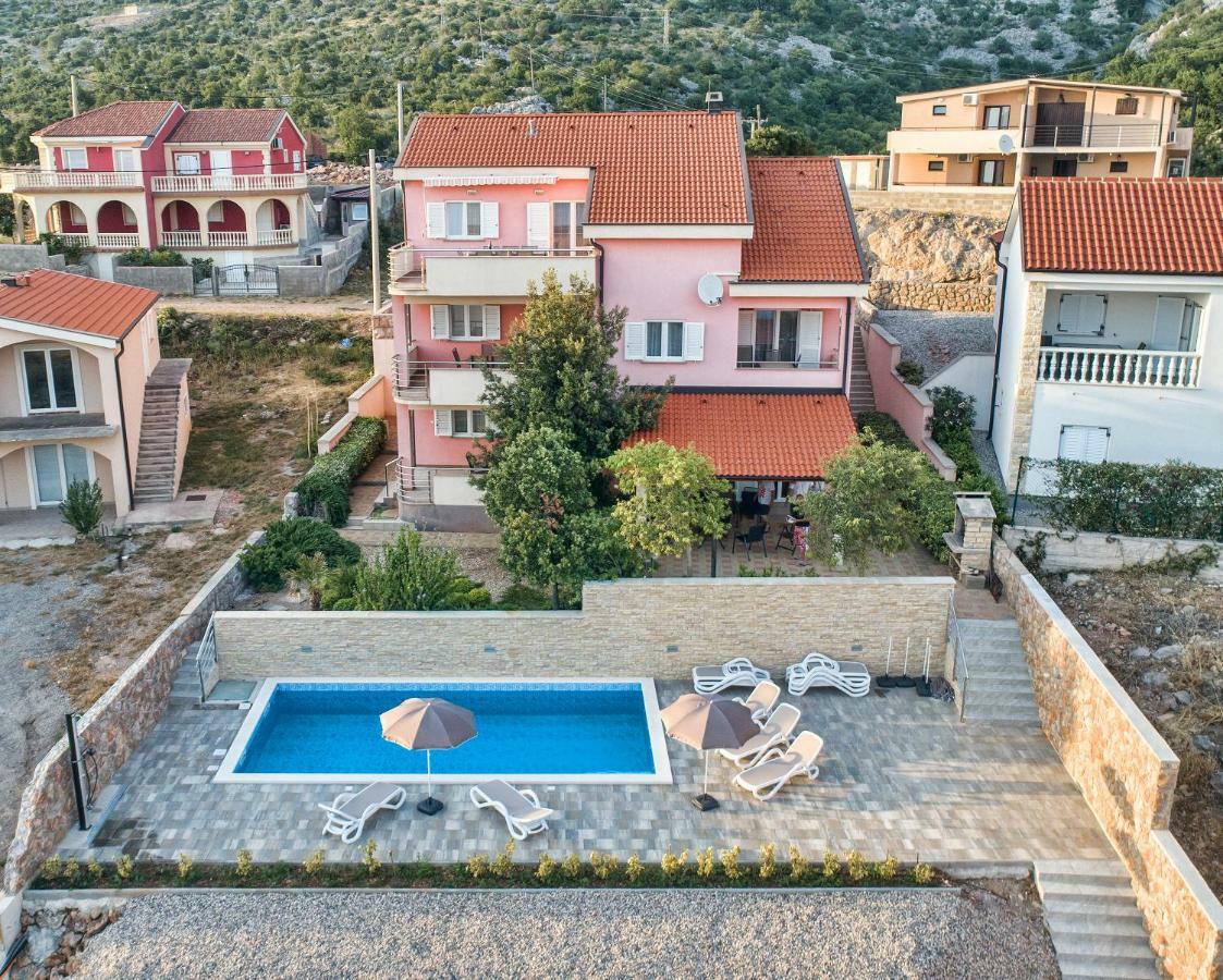 Apartments Villa Dina Karlobag Exterior photo