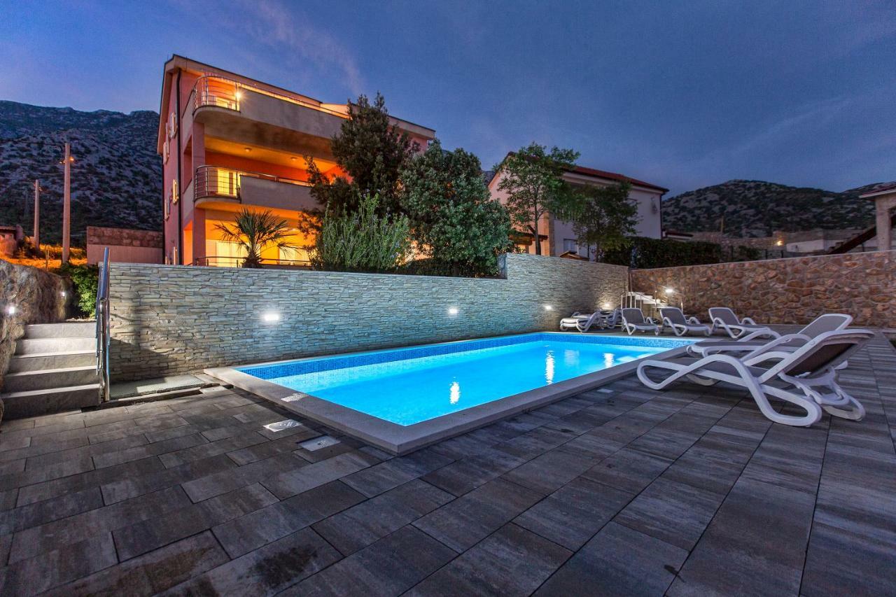 Apartments Villa Dina Karlobag Exterior photo