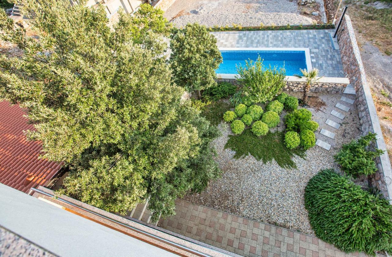 Apartments Villa Dina Karlobag Exterior photo