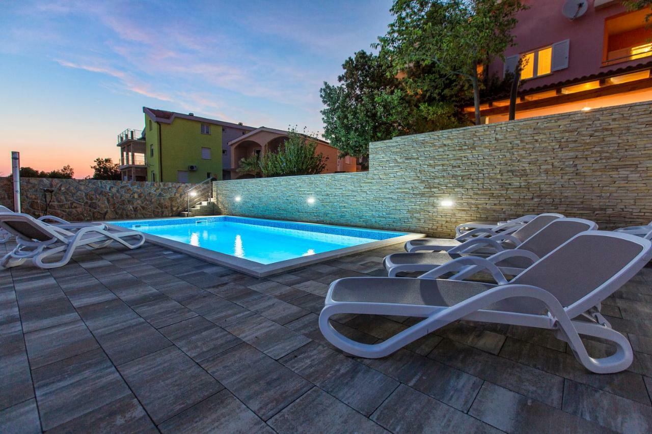 Apartments Villa Dina Karlobag Exterior photo