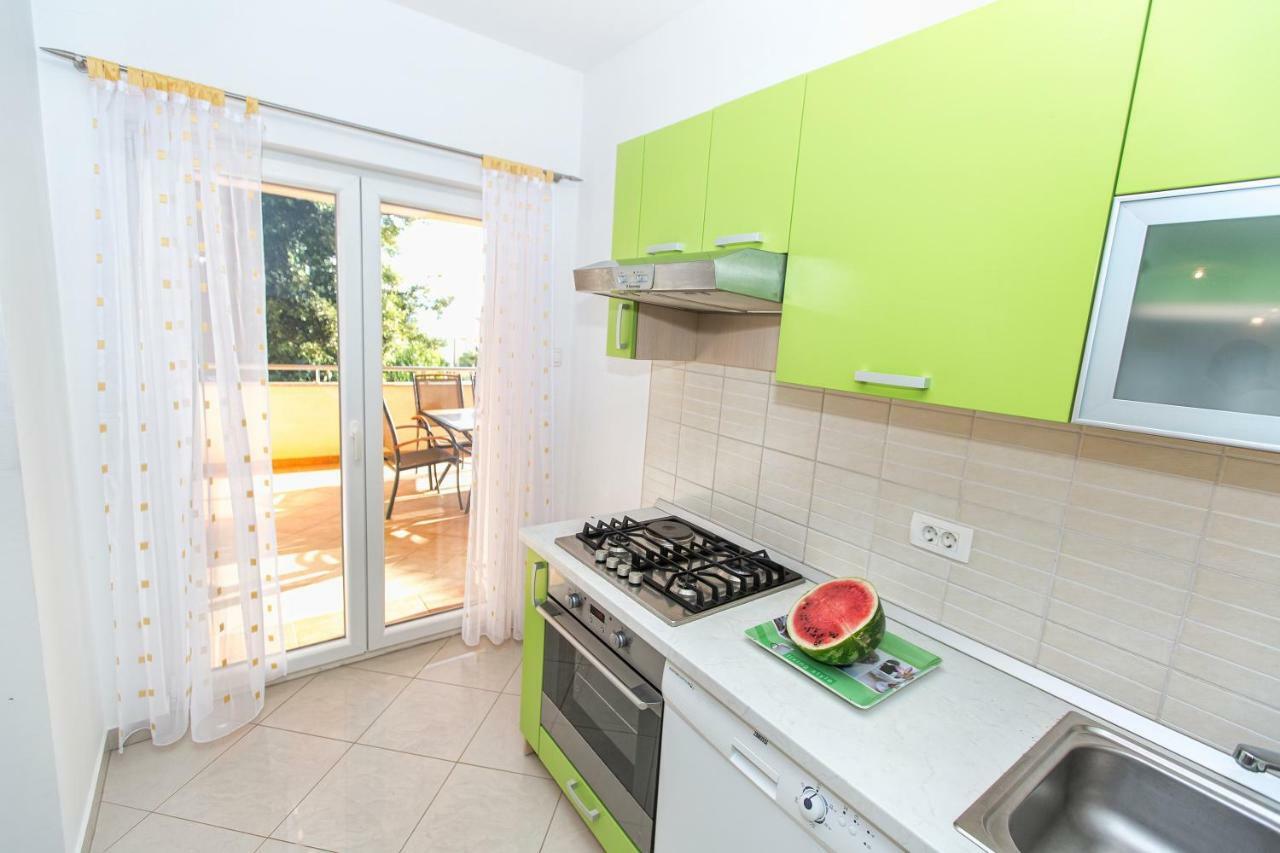 Apartments Villa Dina Karlobag Exterior photo