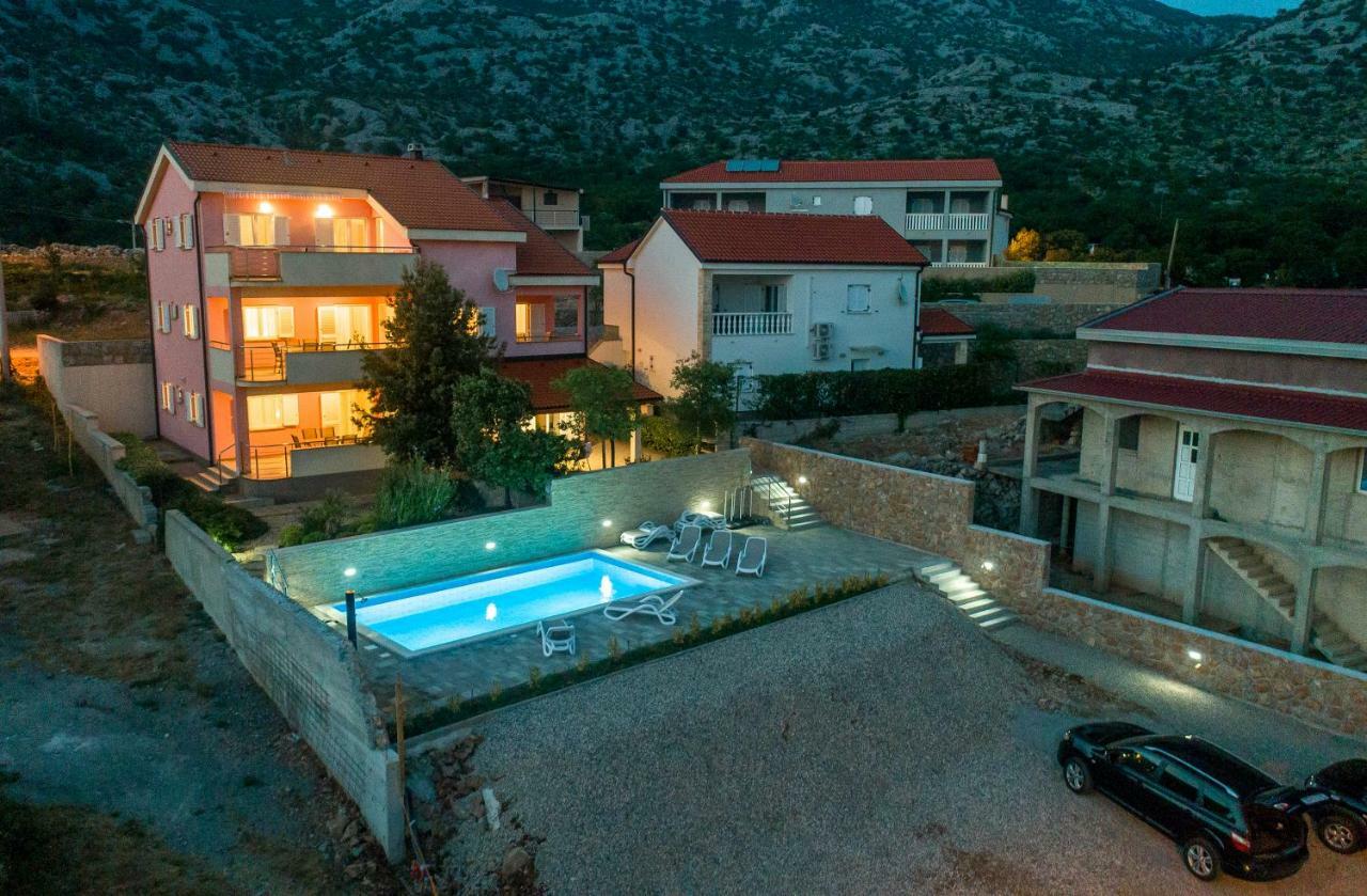 Apartments Villa Dina Karlobag Exterior photo