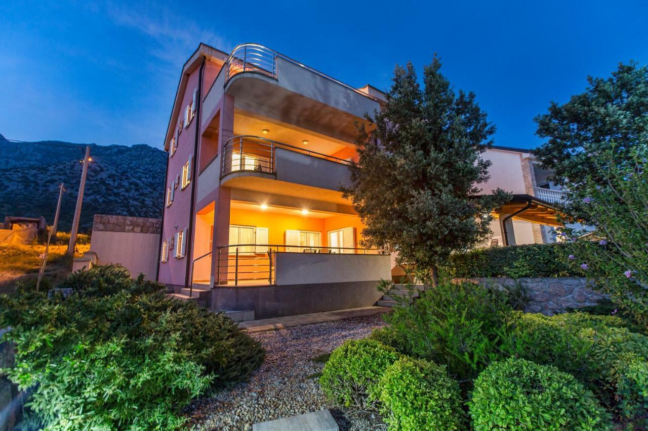 Apartments Villa Dina Karlobag Exterior photo