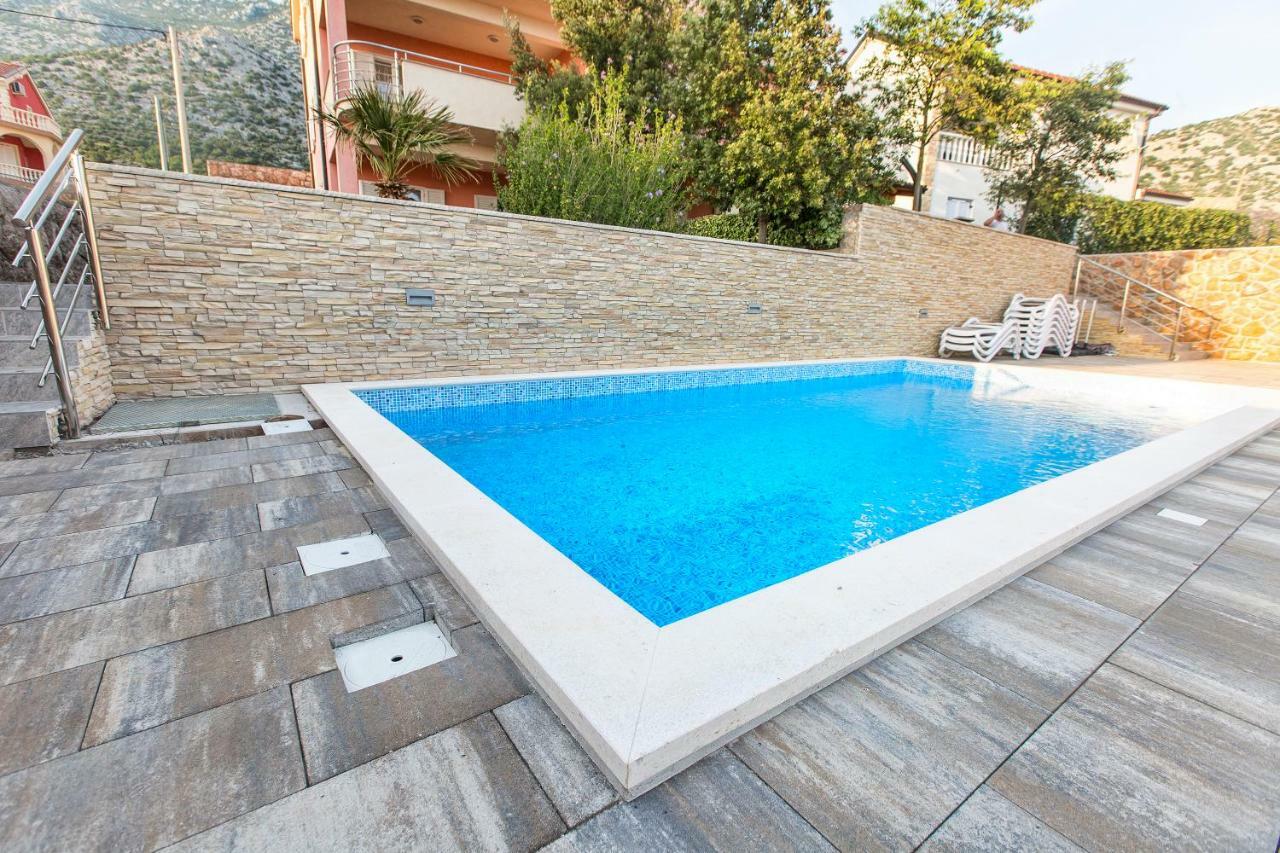 Apartments Villa Dina Karlobag Exterior photo